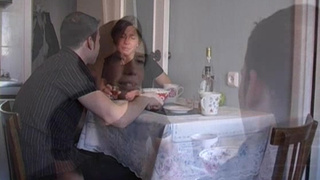 Русский мужчина натолкал в ротик пьяной шлюхи