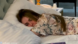 Ты куда? Не бросай мамашку без оргазма, ну-ка вернись и дотрахай