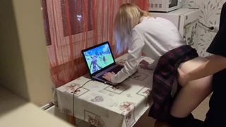 Ремнём её херачу и хер вставляю — а ей похую, она в Геншин играет