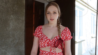 Девушке из русской глубинки не нужны дорогие подарки, только ХЕР