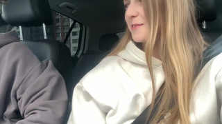 Я её подвёз, она мне отсосала! Совсем она не шлюха, это жизнь такая