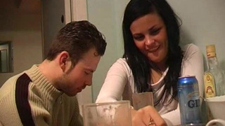 Пьяная Марина делает отсос старому другу