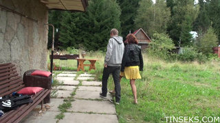 Юной ебарь отжарил на даче русскую потаскуху