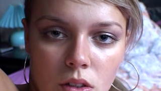 После ебли в пизденку смазали задницу Алене и чпокнули в анал большим членом