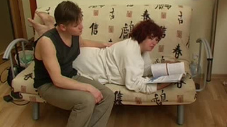 Упитанная тетя Лена трахается в лохматую киску с племянником